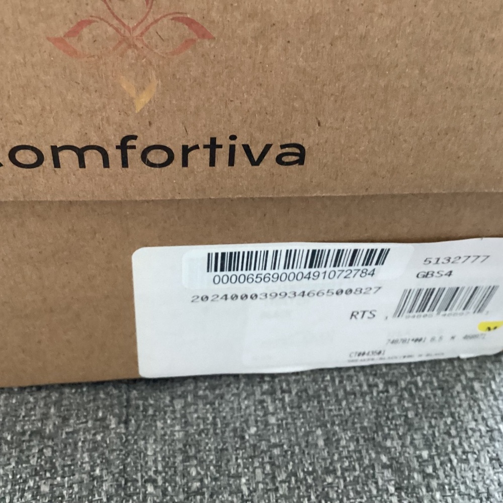 Comfortiva Thayer Apron Toe Sneaker (Women) 8.5M - Picture 10 of 12